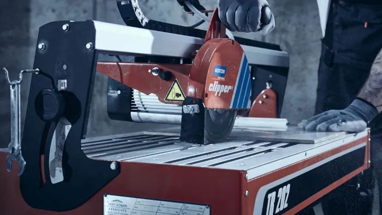 Czym ciąć glazurę? Najlepsze narzędzia i techniki cięcia płytek