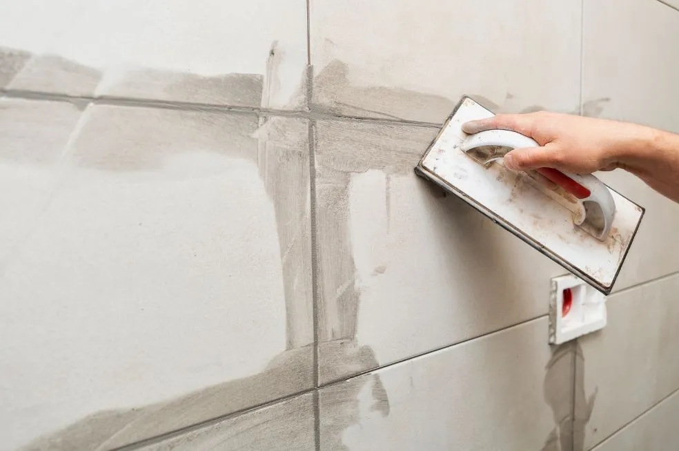 Jak wyczyścić fugi w terakocie bez ryzyka uszkodzenia powierzchni