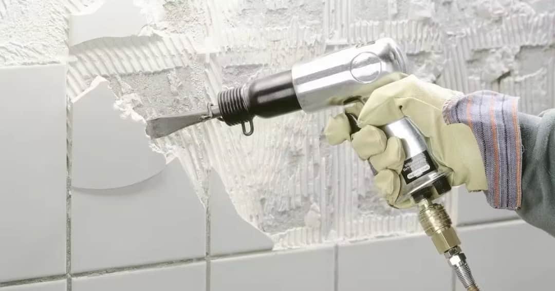 Jak usunąć klej z kafelek - skuteczne metody, które zadziałają