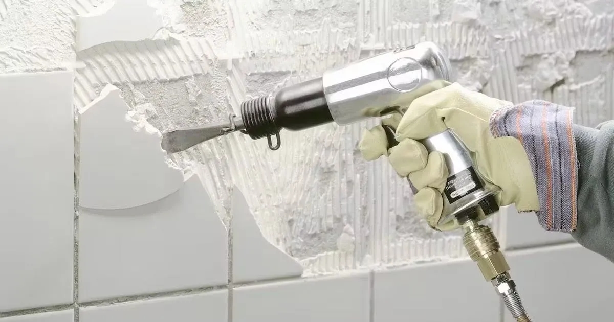 Jak usunąć klej z kafelek - skuteczne metody, które zadziałają