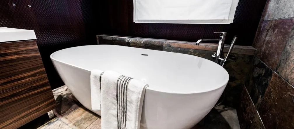 Jaka wanna do łazienki: uniknij błędów przy wyborze idealnej wanny